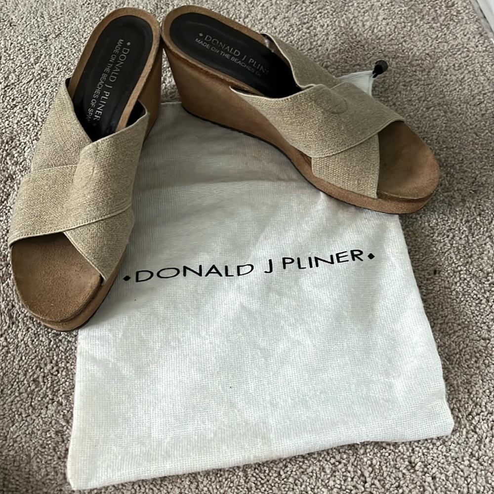 Donald J Pliner wedge shoes